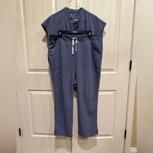 FIGS Space Grey Set (XL Petite Kade Cargo Pants + L Rafaela Top)